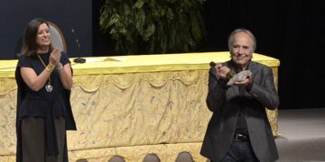 Orgulloso de premio / FOTO: DBC