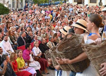 Un momento de la escenificación de la pisa de la uva / FOTO: Ayto.