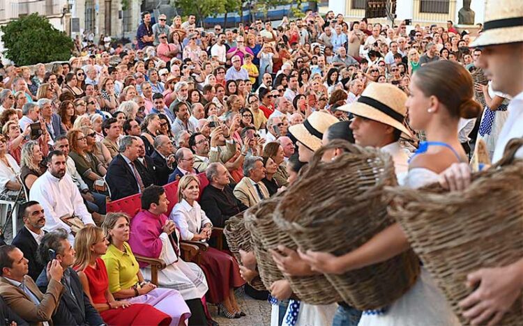Un momento de la escenificación de la pisa de la uva / FOTO: Ayto.
