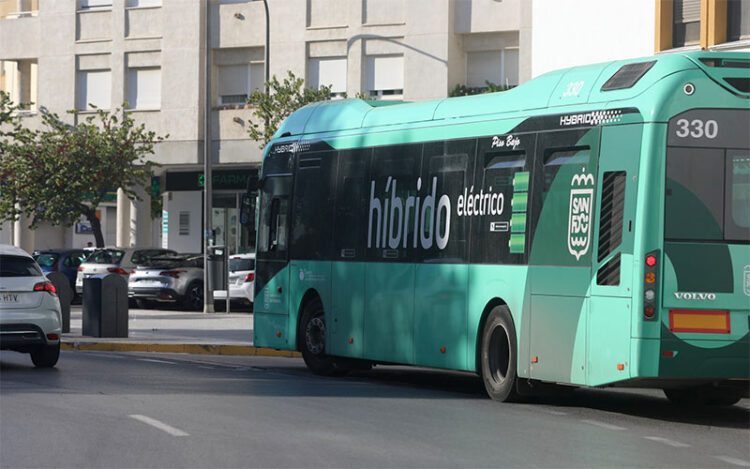 Uno de los vehículos híbridos incorporados en los últimos años / FOTO: Ayto.