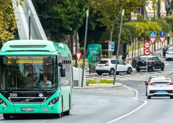 Autobús circulando por León Herrero / FOTO: Ayto.