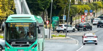 Autobús circulando por León Herrero / FOTO: Ayto.