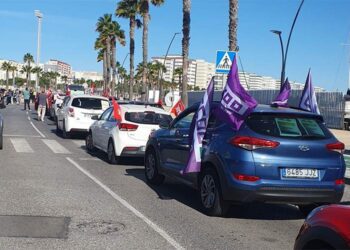 Primeros momentos de la caravana por Puntales / FOTO: CCOO Cádiz