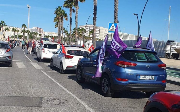 Primeros momentos de la caravana por Puntales / FOTO: CCOO Cádiz
