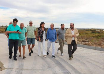 Paseo por la zona a urbanizar / FOTO: Ayto.