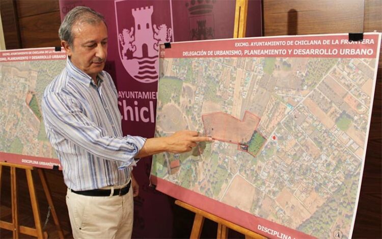 Pérez localiza las últimas actuaciones de Disciplina Urbanística / FOTO: Ayto.