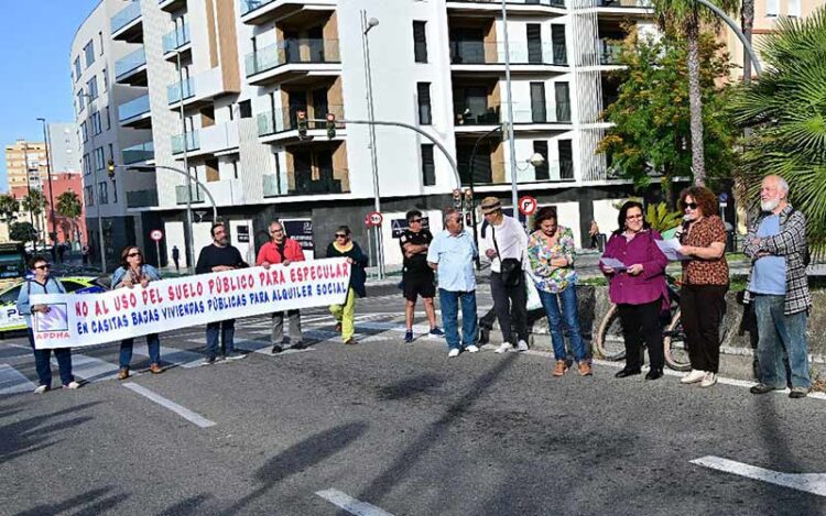 Concentrados meses atrás junto a Casitas Bajas / FOTO: Eulogio García