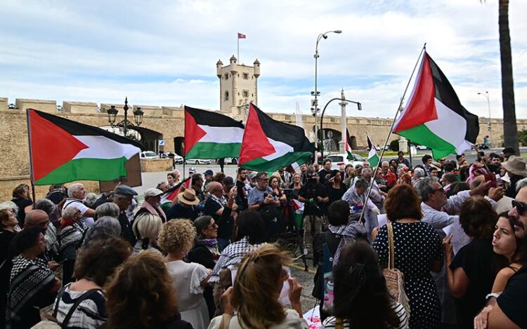 Una reciente concentración pro-palestina ante Subdelegación / FOTO: Eulogio García
