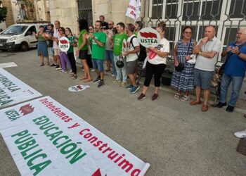 Un momento de la concentración / FOTO: Ustea Cádiz