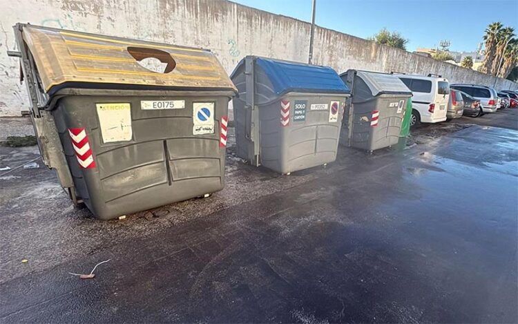 Varios contenedores tras una mañana de limpieza / FOTO: Ayto.