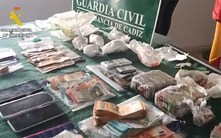 Drogas y dinero incautados en la operación / FOTO: Guardia Civil