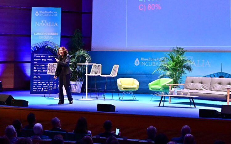 Un momento de la charla de Elsa Punset / FOTO: Eulogio García