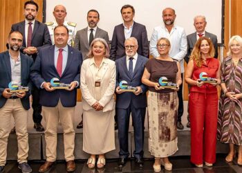 Foto de familia con los premiados / FOTO: UCA
