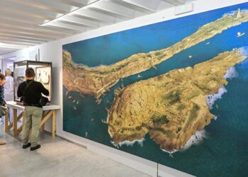 Uno de los grandes paneles en la Casa Pinillos / FOTO: Eulogio García