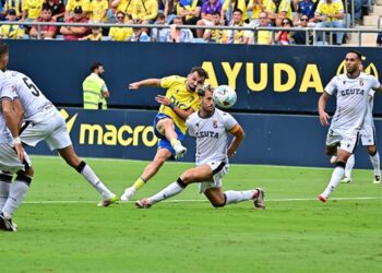 Tabatadze intentándolo por su banda / FOTO: Eulogio García