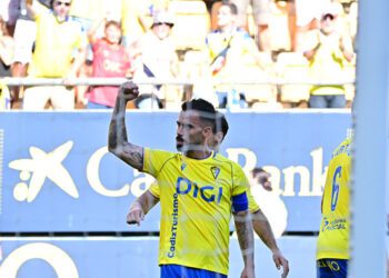 Suso celebrando su primer tanto de amarillo / FOTO: Eulogio García