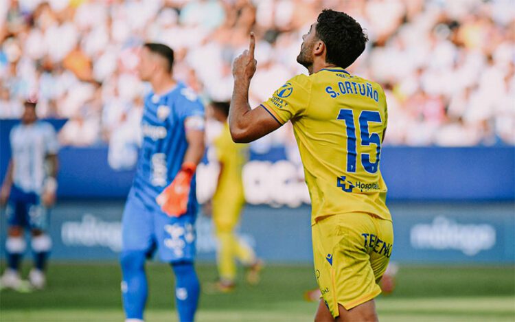 Ortuño celebrando su primer gol de amarillo / FOTO: Cádiz CF