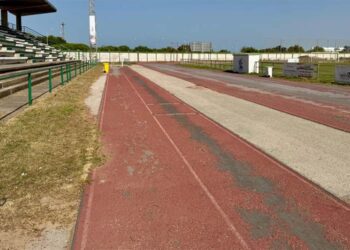 Una de las propuestas pide arreglar la pista del el estadio Antonio Pazos Puyana ‘Monago’ / FOTO: Ayto.