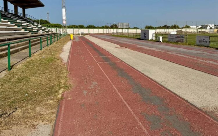Una de las propuestas pide arreglar la pista del el estadio Antonio Pazos Puyana ‘Monago’ / FOTO: Ayto.