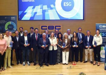 Foto de familia con premiados y organizadores / FOTO: CEC