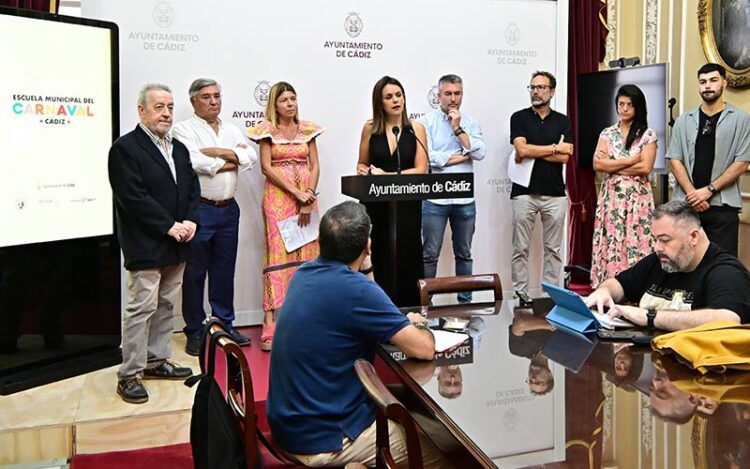 Presentando el primer curso de la Escuela / FOTO: Eulogio García