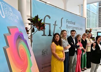 Desvelando el cartel del festival / FOTO: Eulogio García