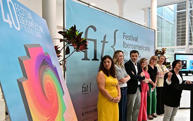 Desvelando el cartel del festival / FOTO: Eulogio García