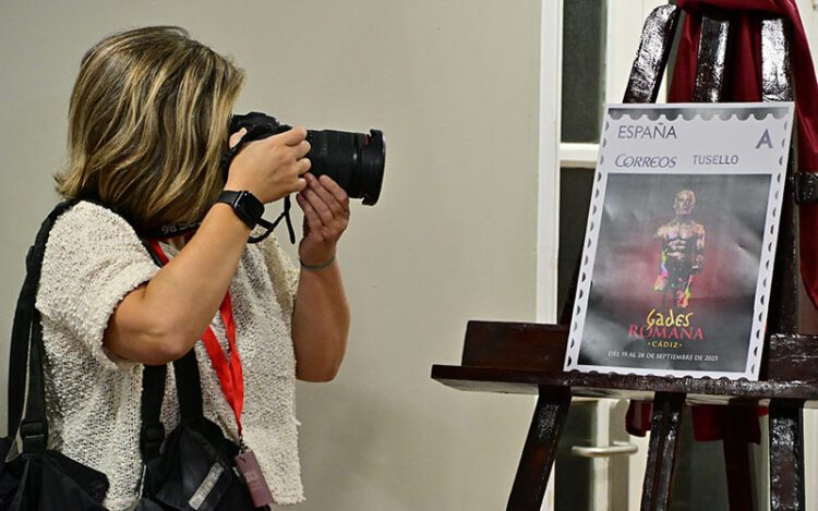 Metafoto con el flamante sello como protagonista / FOTO: Eulogio García