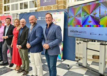 Posado en el patio del Palacio Provincial / FOTO: Eulogio García