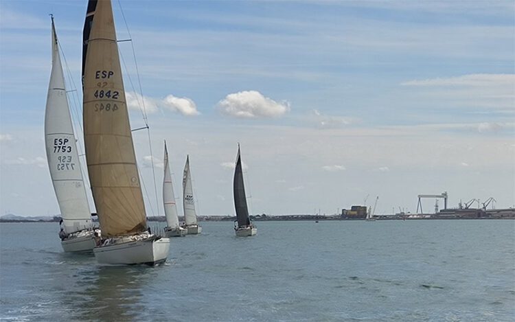 Estampa de años atrás de la Regata Ciudades Constitucionales / FOTO: RCN de Cádiz