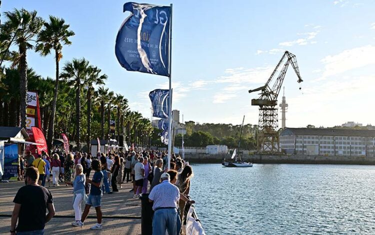 Ambiente en la Race Village en sus primeras horas / FOTO: Eulogio García