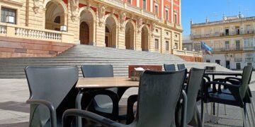 Terraza en la esquina de la plaza del Rey / FOTO: DBC