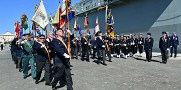 Veteranos desfilando durante la ceremonia / FOTO: Eulogio García
