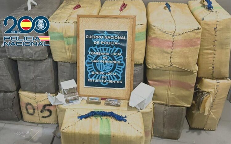 La veintena de fardos intervenidos / FOTO: Policía Nacional