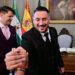 Andrés Morales, con Lucas a su espalda, saluda en la recepción en Diputación en 2024 / FOTO: Eulogio García