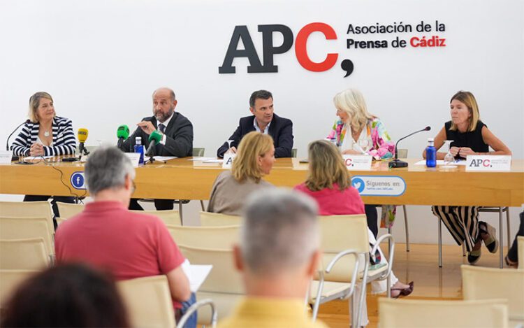 Presentación del ciclo con representantes institucionales / FOTO: APC