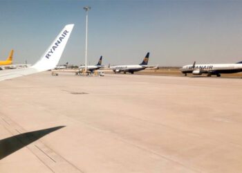 Aviones de Ryanair en el aeropuerto del Prat / FOTO: DBC