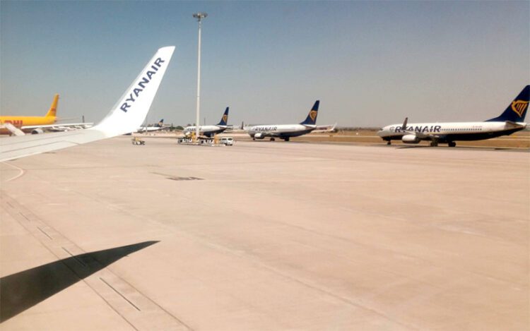 Aviones de Ryanair en el aeropuerto del Prat / FOTO: DBC