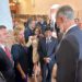 El rey de España saluda al alcalde gaditano y la presidenta de la Diputación / FOTO: Ayto.