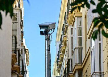 Una de las cámaras del proyecto en la plaza San Francisco / FOTO: Eulogio García
