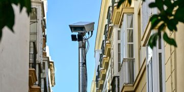 Una de las cámaras del proyecto en la plaza San Francisco / FOTO: Eulogio García