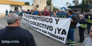 Una pasada movilización en el astillero de La Isla / FOTO: Ereagafoto