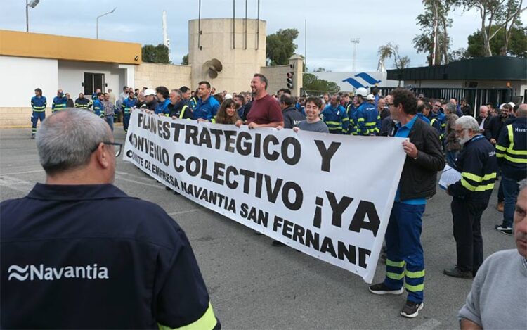 Una pasada movilización en el astillero de La Isla / FOTO: Ereagafoto