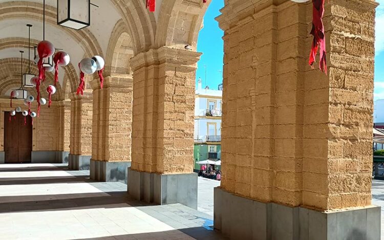 Ojos sangrientos ya colgando en los bajos del Ayuntamiento / FOTO: DBC