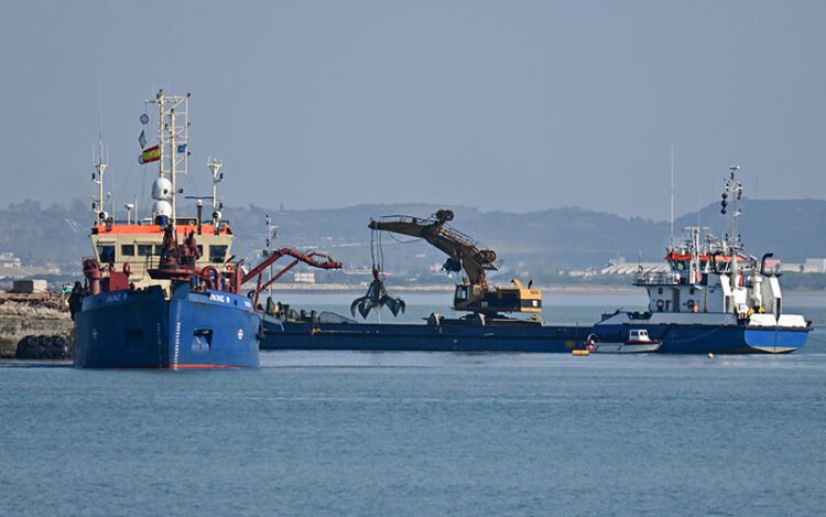 Trabajos de dragado durante la fase II del proyecto / FOTO: Eulogio García