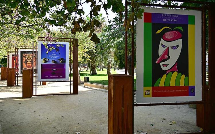 Varios de los carteles expuestos / FOTO: Eulogio García