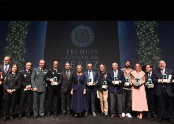 Foto de familia con todos los premiados / FOTO: Ayto.