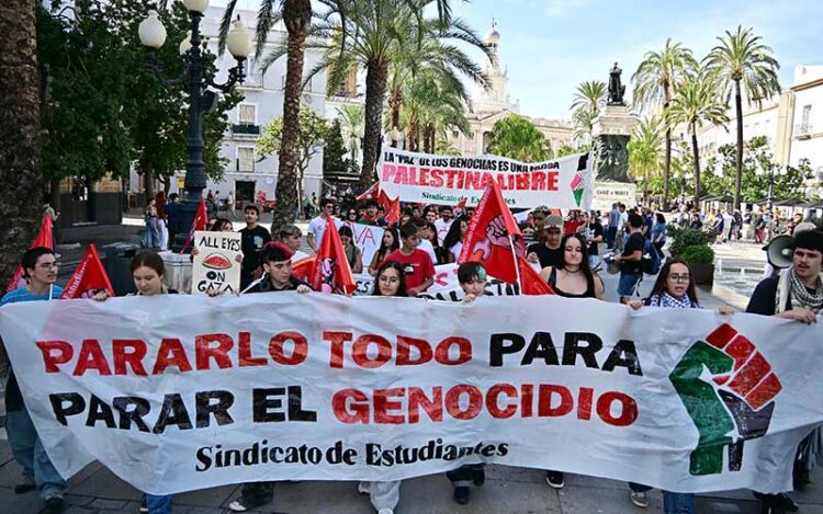 Cabecera de la marcha estudiantil / FOTO: Eulogio García