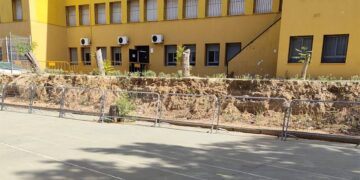 El vallado provisional reemplaza al muro hoy día / FOTO: AxSí