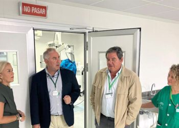 A las puertas de uno de los quirófanos / FOTO: Junta